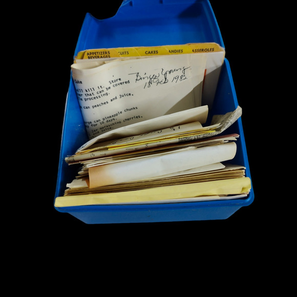 Vintage Large Recipe Box With Hand Written Recipes - Picture 3 of 3